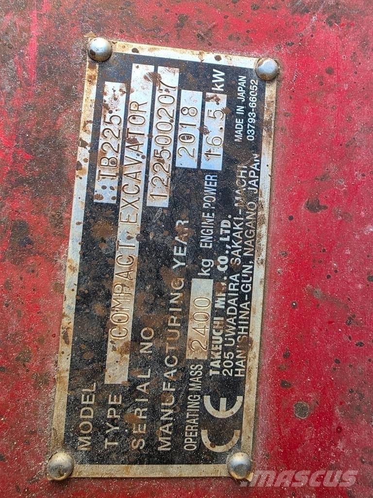 Takeuchi TB 225 حفارات صغيرة أقل من 7 طن (حفارات صغيرة)