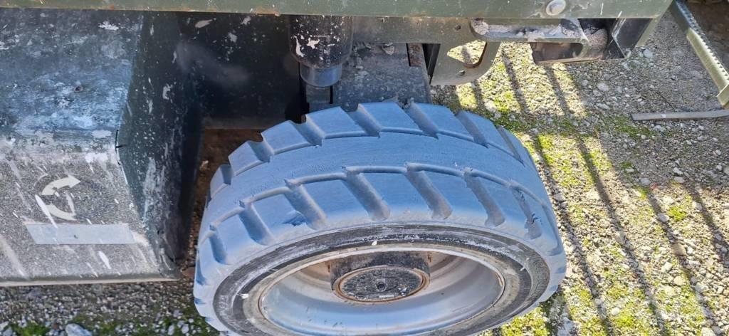 JLG M 3369 رافعات مقصية الشكل