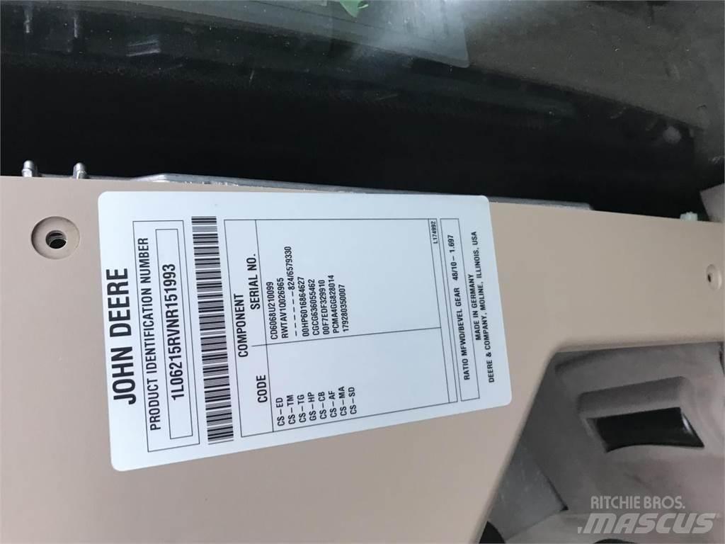 John Deere 6R 215 الجرارات