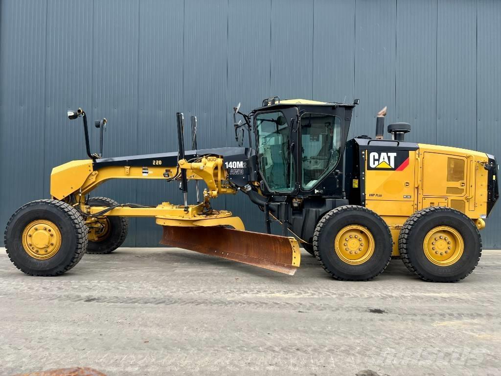 CAT 140M2 AWD معدات تمهيد الطرق