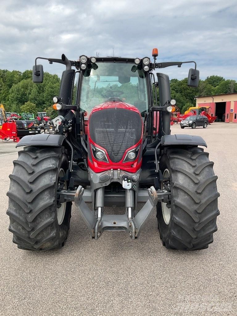 Valtra N174 Versu الجرارات