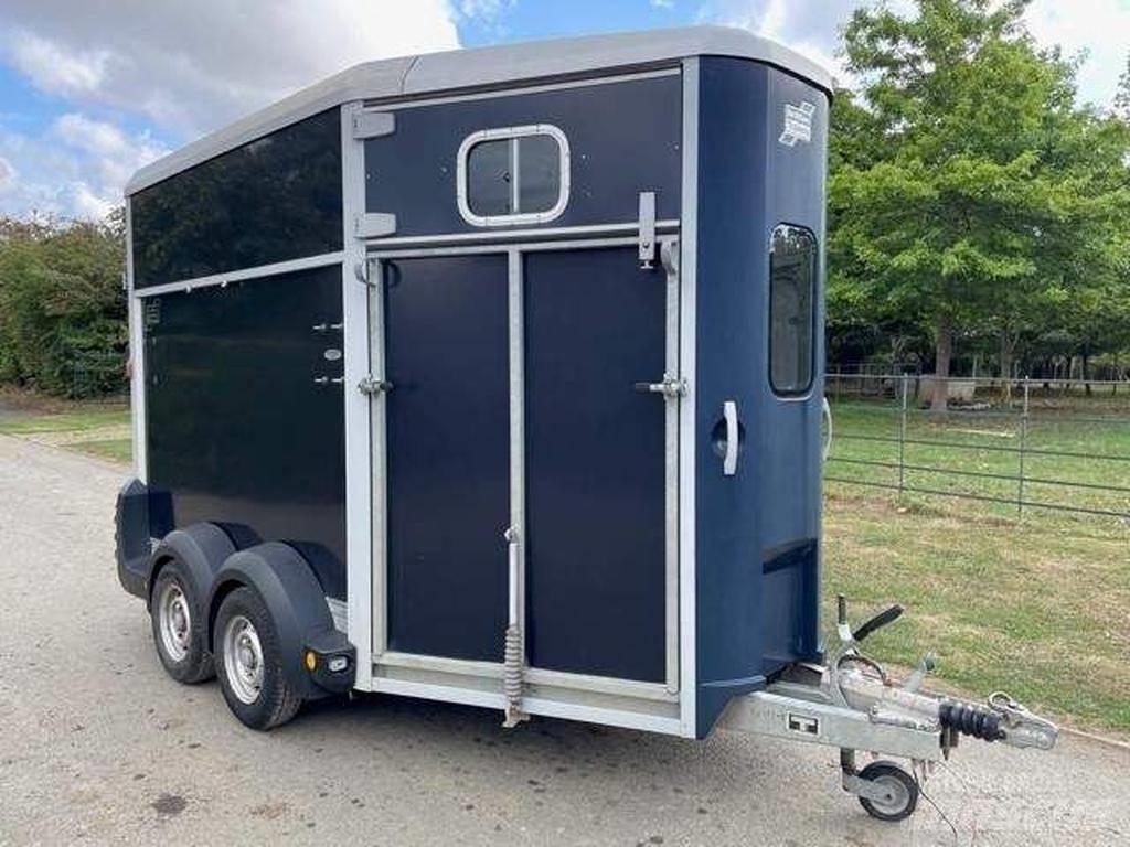 Ifor Williams HB 511 مقطورات نقل الحيوانات