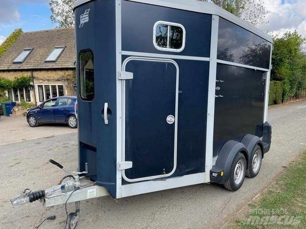 Ifor Williams HB 511 مقطورات نقل الحيوانات