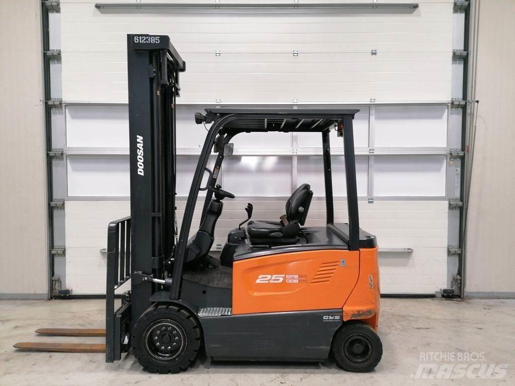 Doosan B25X-7 شاحنات ذات رافعات شوكية تعمل بالكهرباء