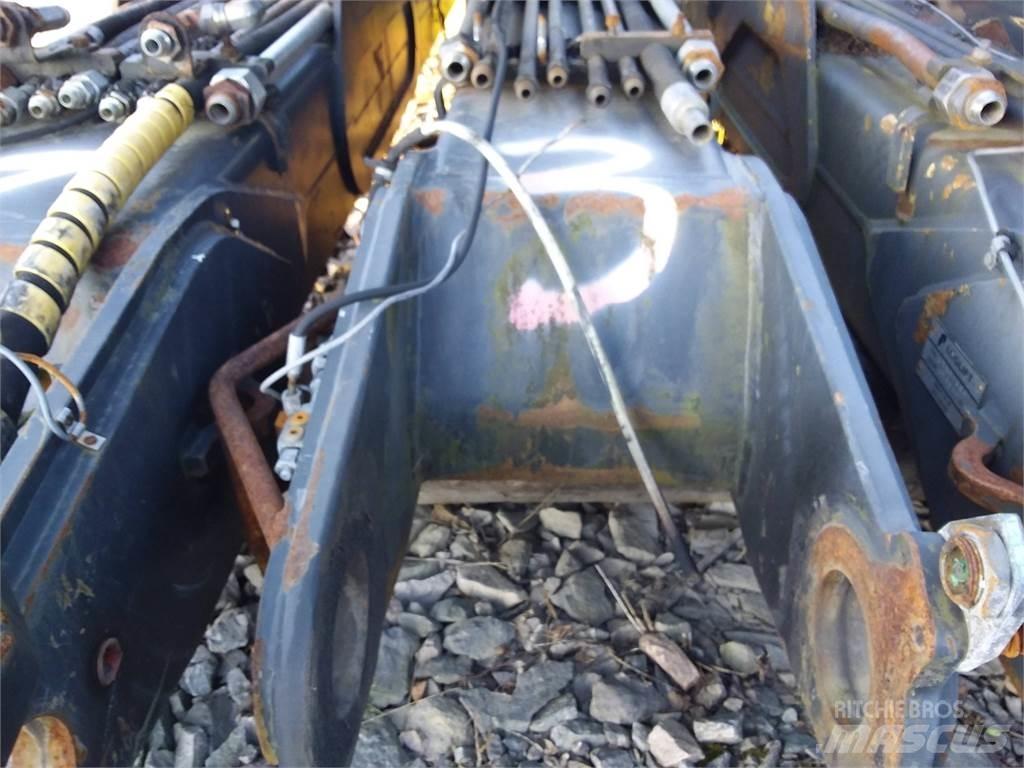 John Deere 210 رافعات حصادات