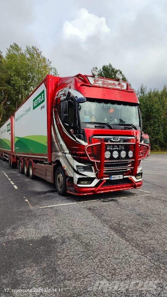 MAN TGX 15.2 شاحنات نقل ألواح الخشب