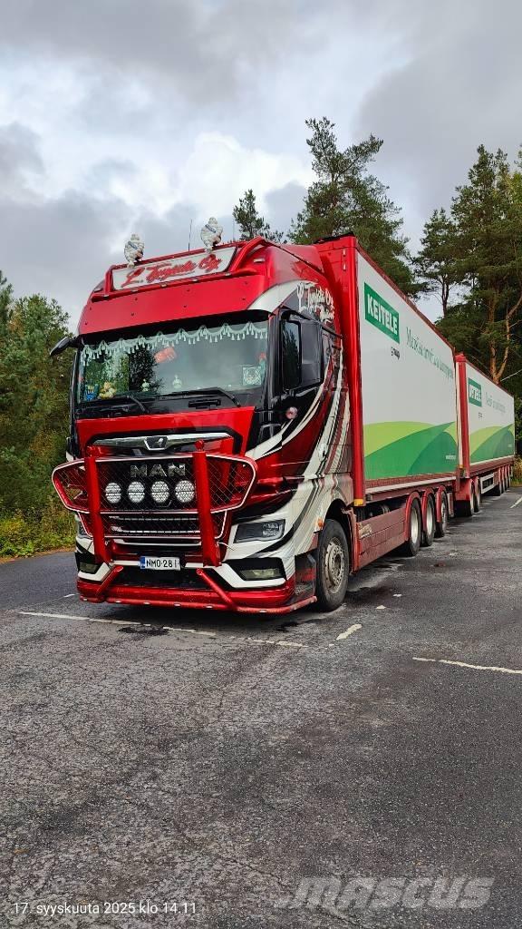 MAN TGX 15.2 شاحنات نقل ألواح الخشب