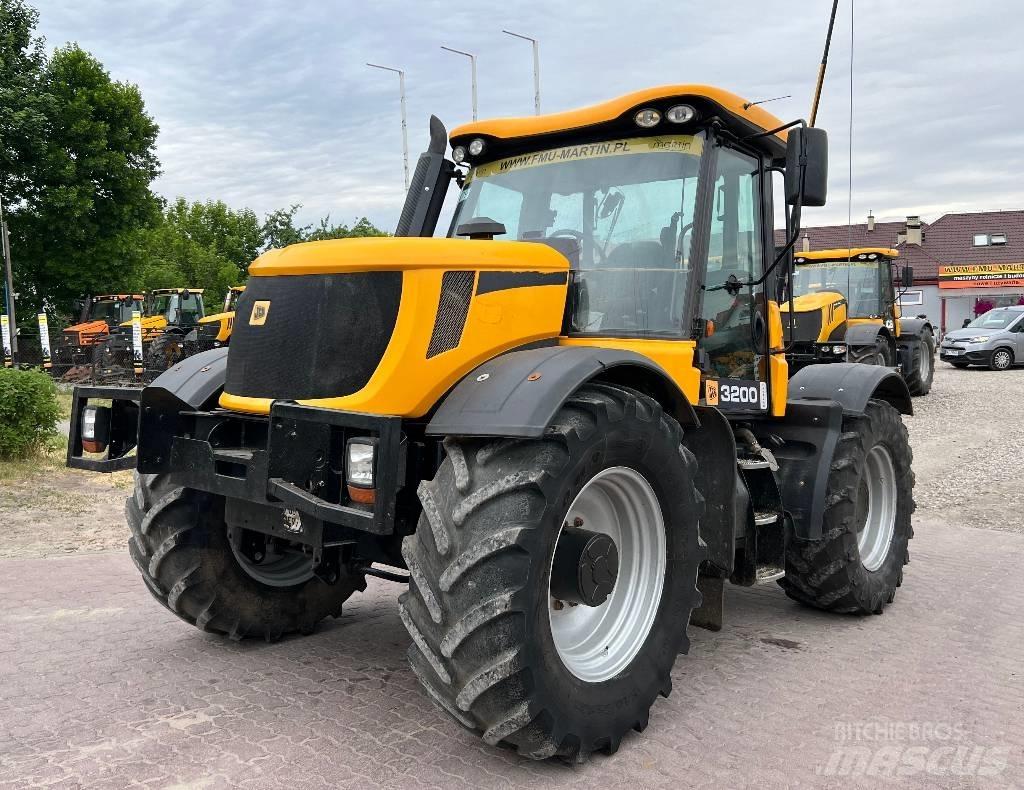 JCB Fastrac 3200 الجرارات