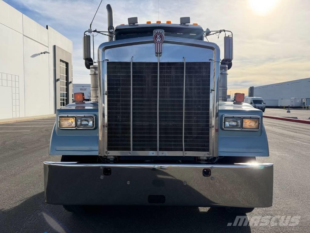 Kenworth W 900 B وحدات الجر