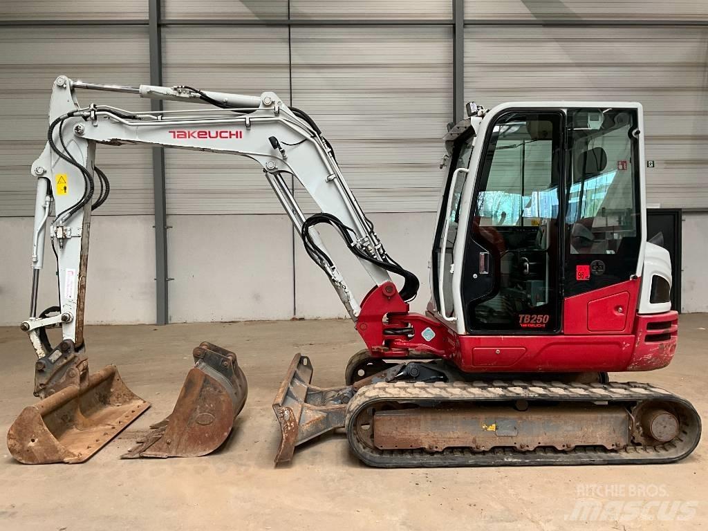 Takeuchi TB 250-2 حفارات صغيرة أقل من 7 طن (حفارات صغيرة)