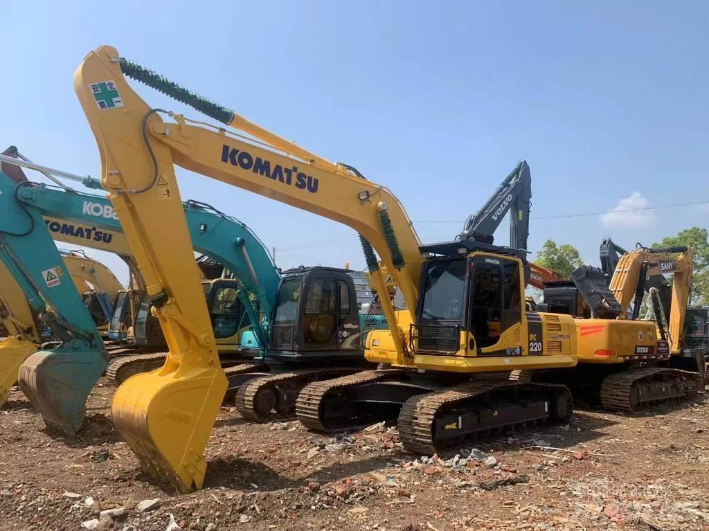 Komatsu PC 200-8 حفارات وسط 7 طن - 12 طن