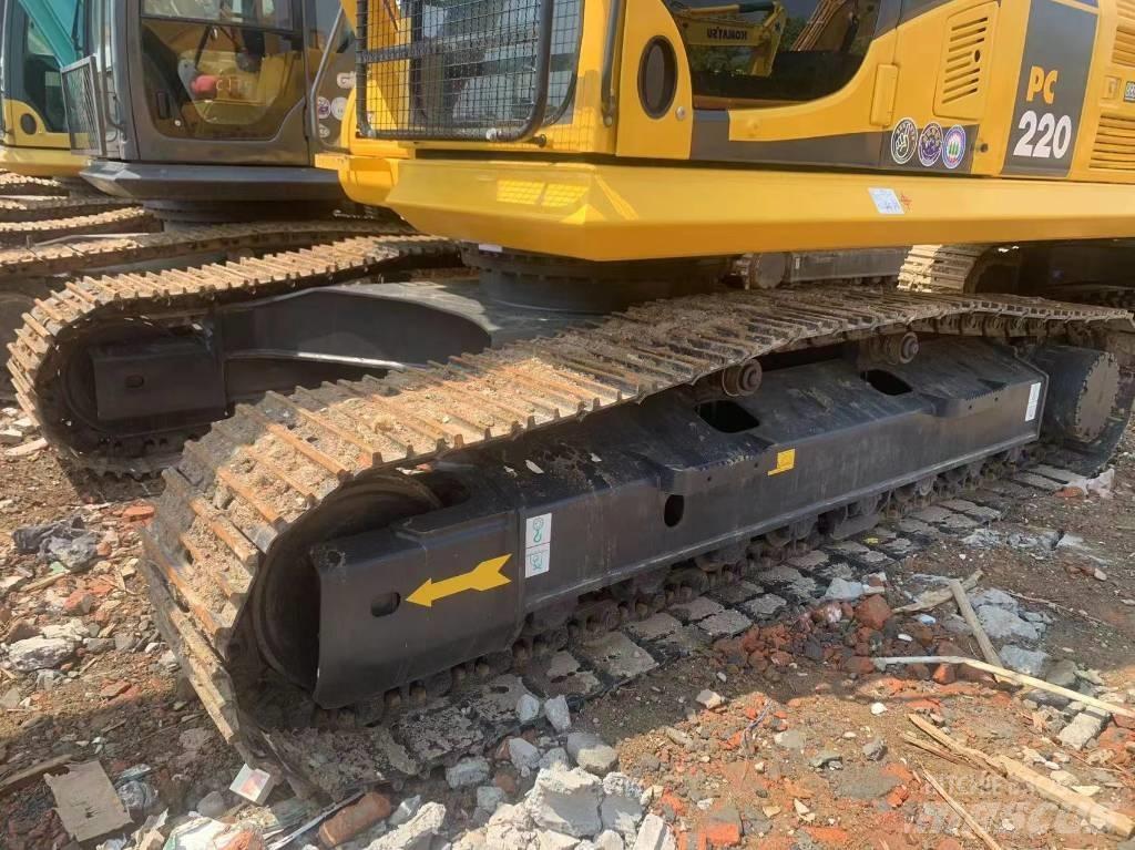 Komatsu PC 200-8 حفارات وسط 7 طن - 12 طن