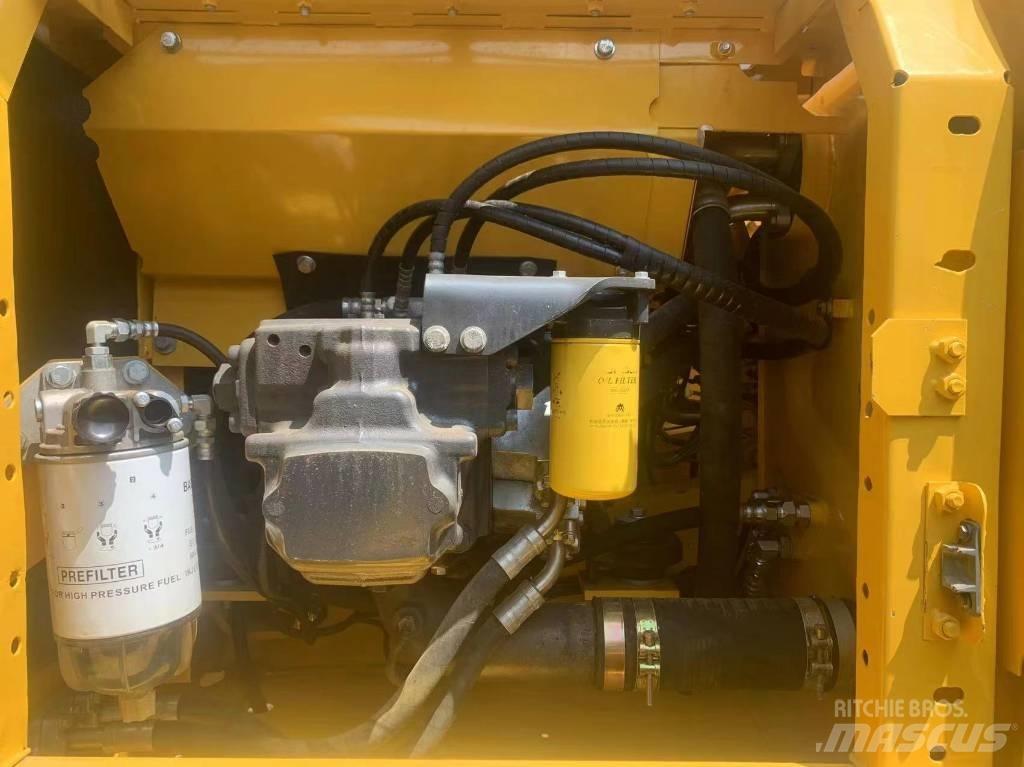 Komatsu PC 200-8 حفارات وسط 7 طن - 12 طن