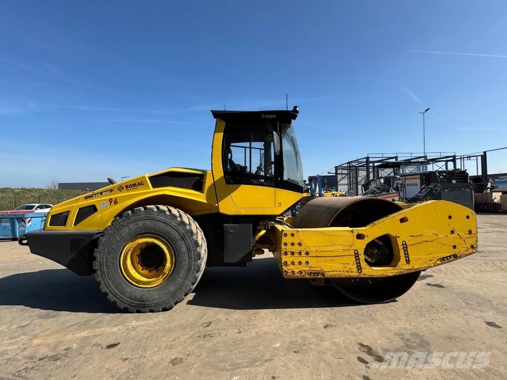 Bomag BW 226 BVC-5 مداحل أحادية الأسطوانة