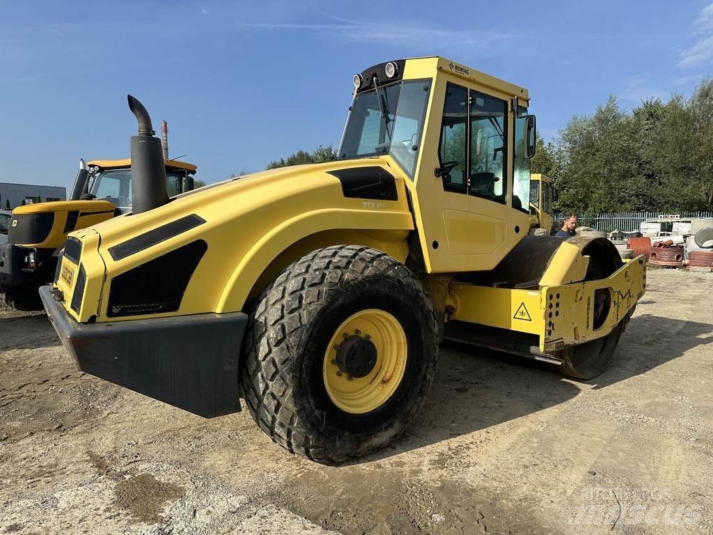 Bomag BW213-DH4 مداحل أحادية الأسطوانة