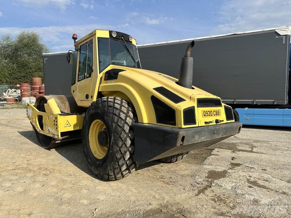 Bomag BW213-DH4 مداحل أحادية الأسطوانة
