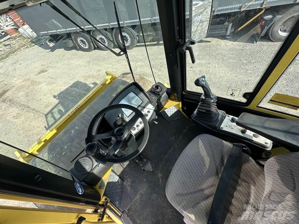 Bomag BW213-DH4 مداحل أحادية الأسطوانة