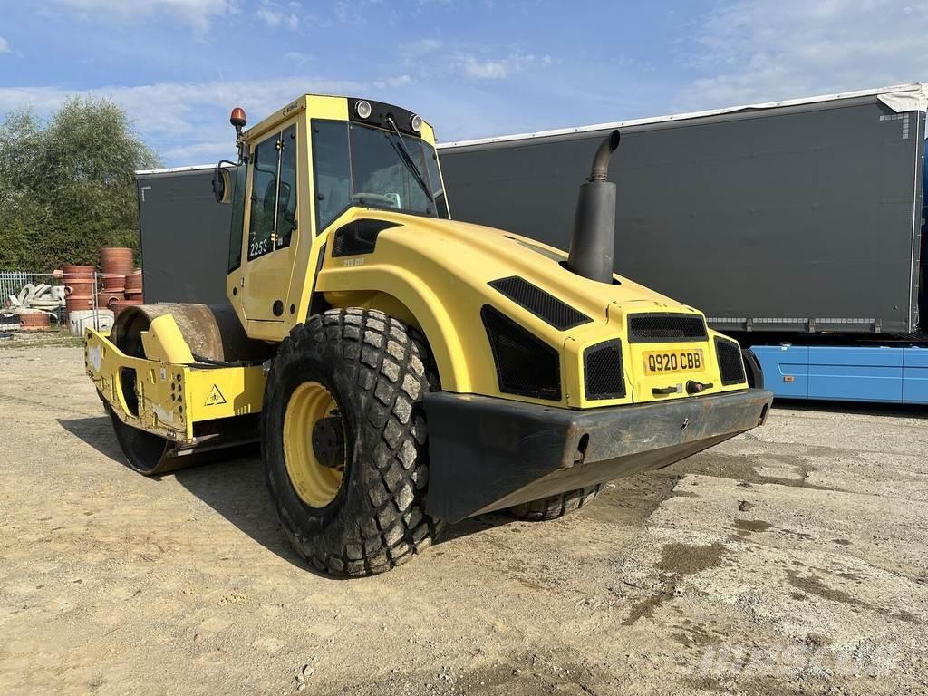 Bomag BW213-DH4 مداحل أحادية الأسطوانة
