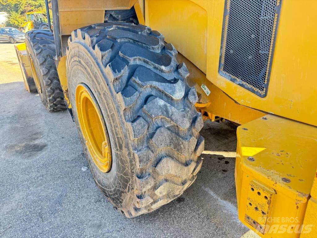 CAT 962 G II لوادر بعجل