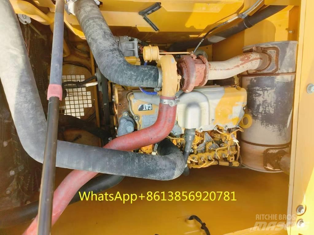 CAT 320 حفارات زحافة