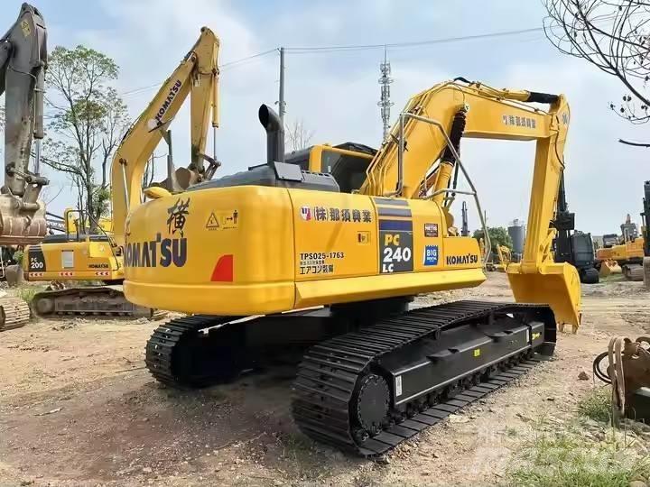 Komatsu PC240 حفارات زحافة