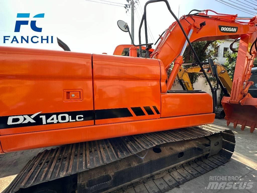 Doosan DX 140 LC حفارات بعجل