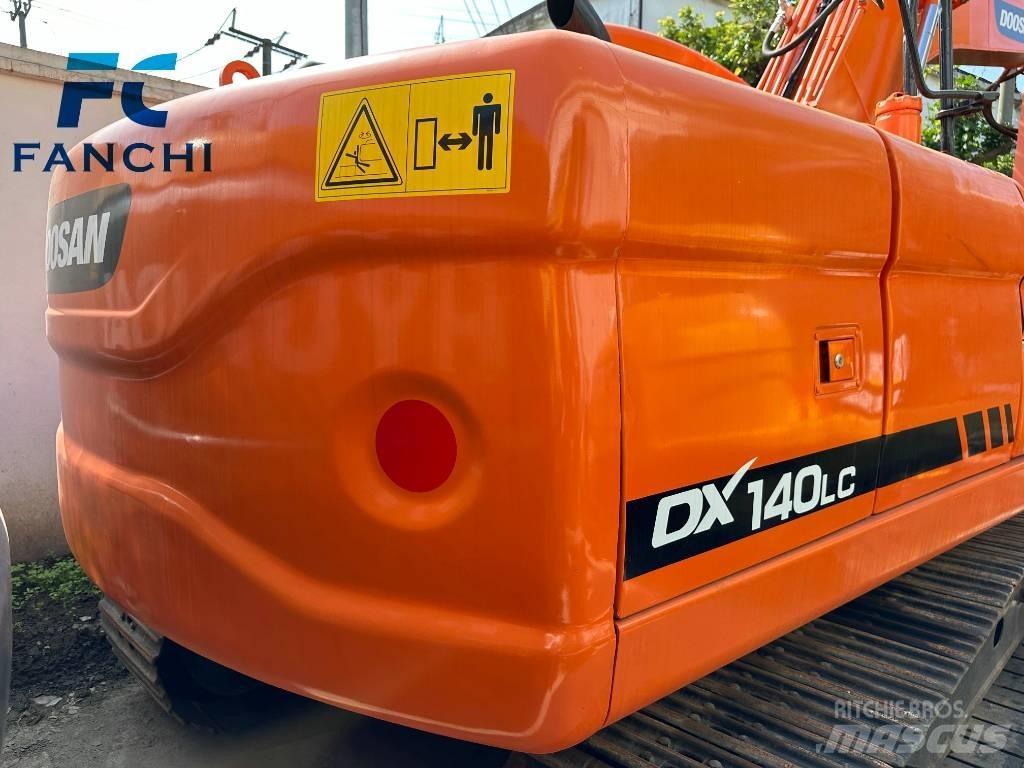 Doosan DX 140 LC حفارات بعجل