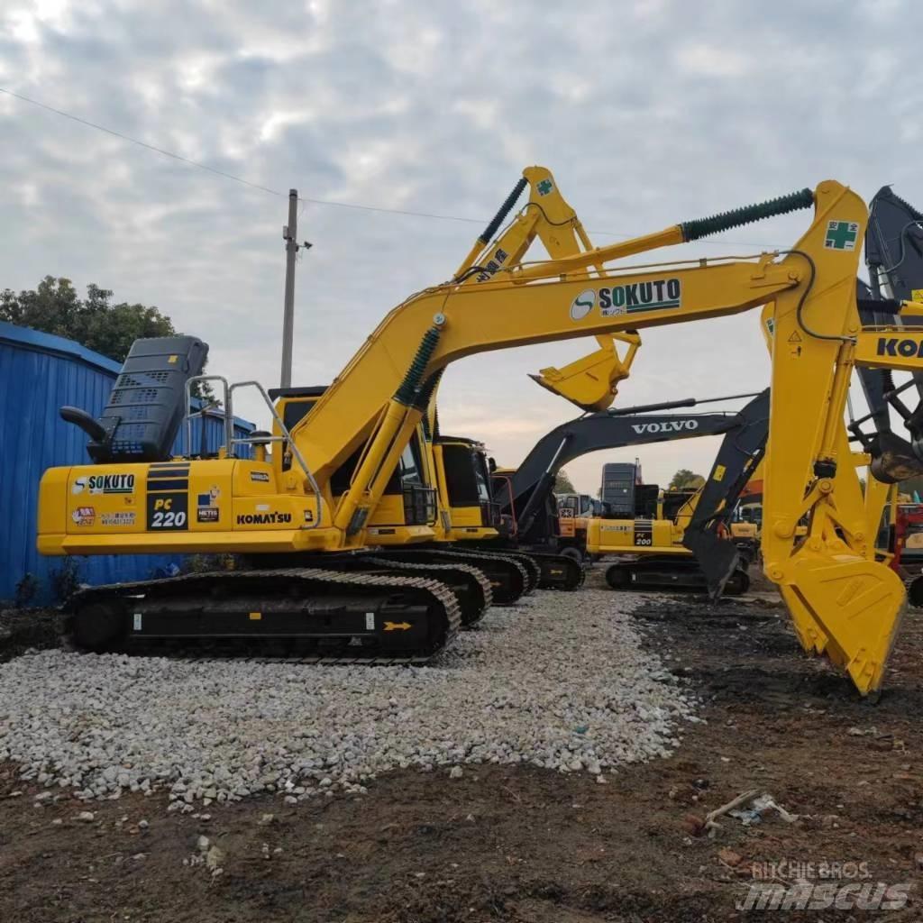 Komatsu PC 220-8 حفارات زحافة