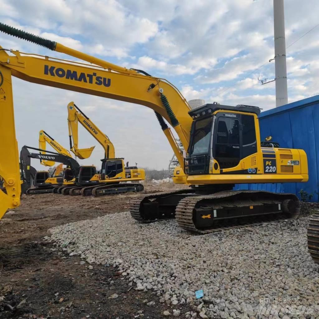 Komatsu PC 220-8 حفارات زحافة