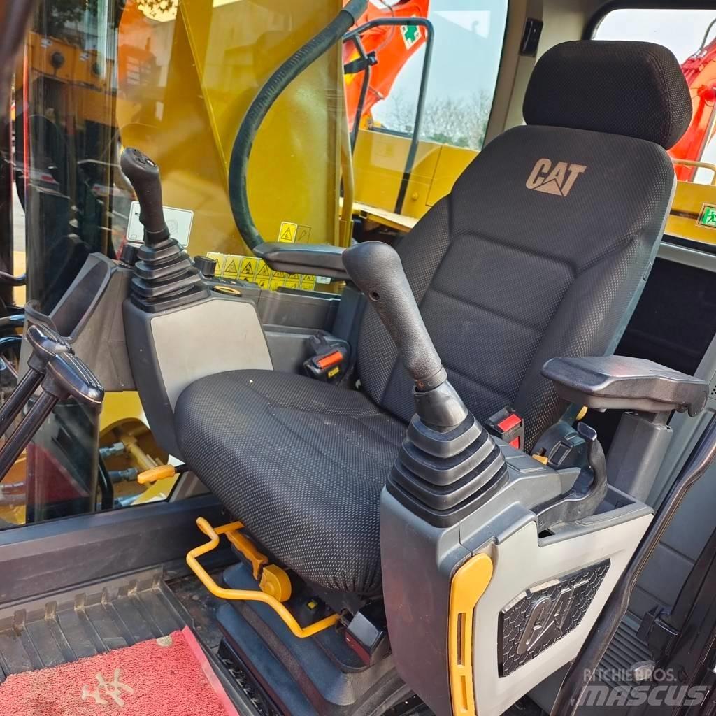 CAT 320GC حفارات زحافة
