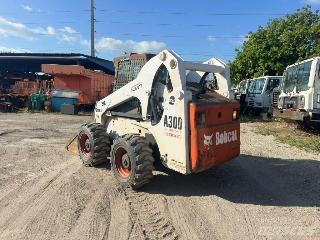 Bobcat A 300 لوادر انزلاقية التوجيه