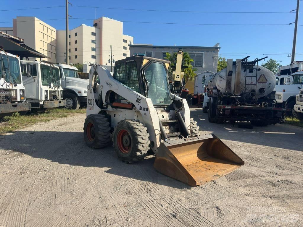 Bobcat A 300 لوادر انزلاقية التوجيه