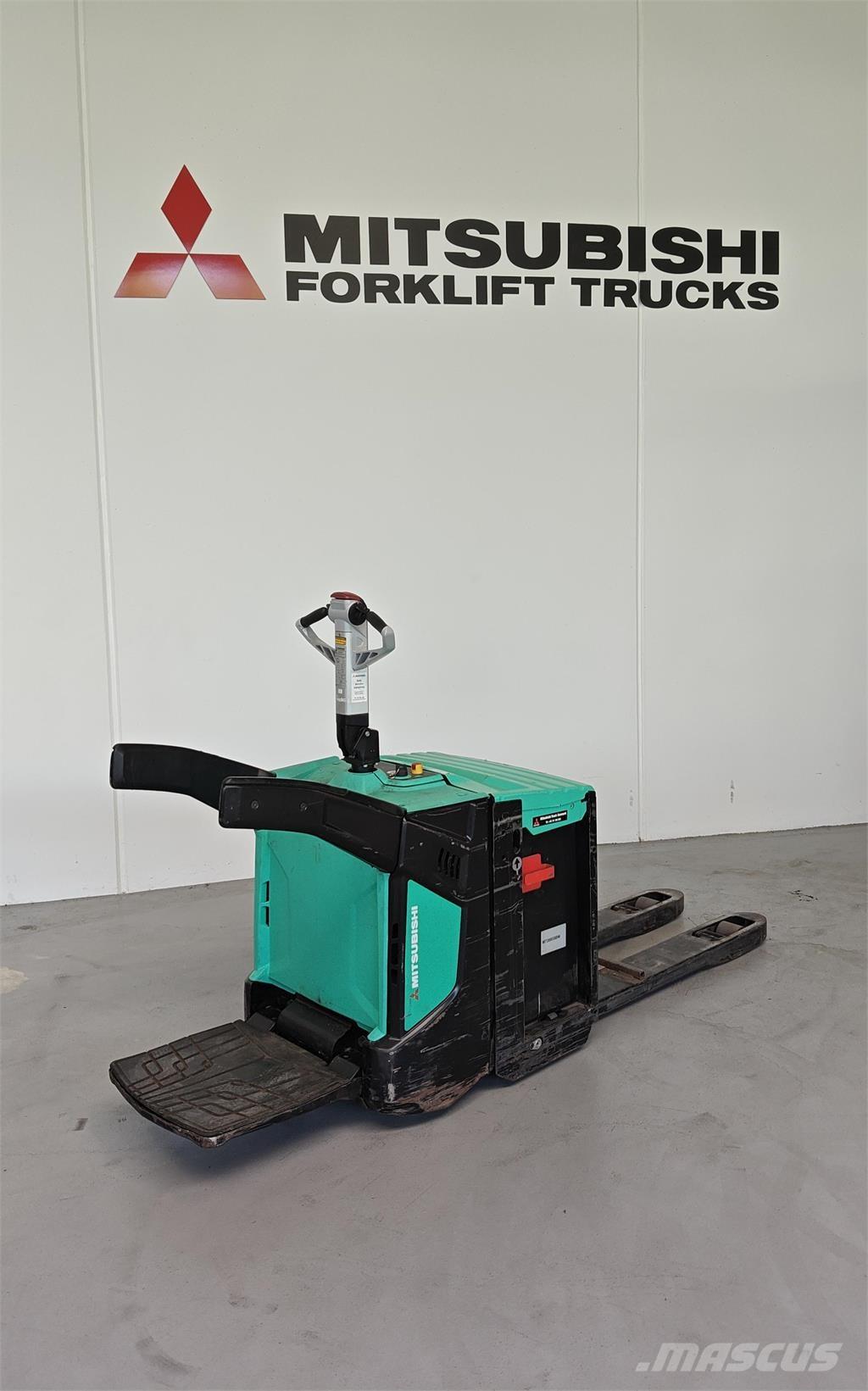 Mitsubishi PBV20N2 شاحنة ذات منصة