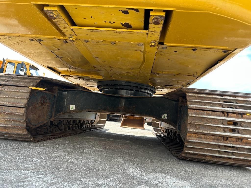 Komatsu PC210LC-11 حفارات زحافة