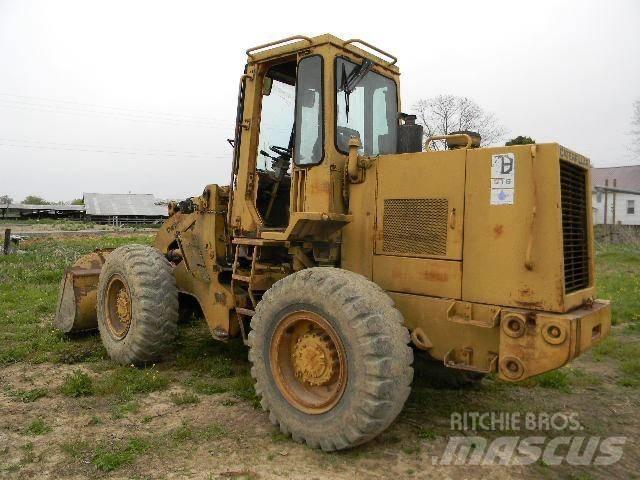 CAT 916 لوادر بعجل