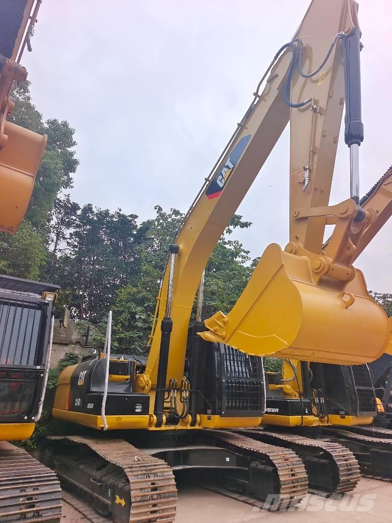 CAT 324 D حفارات زحافة