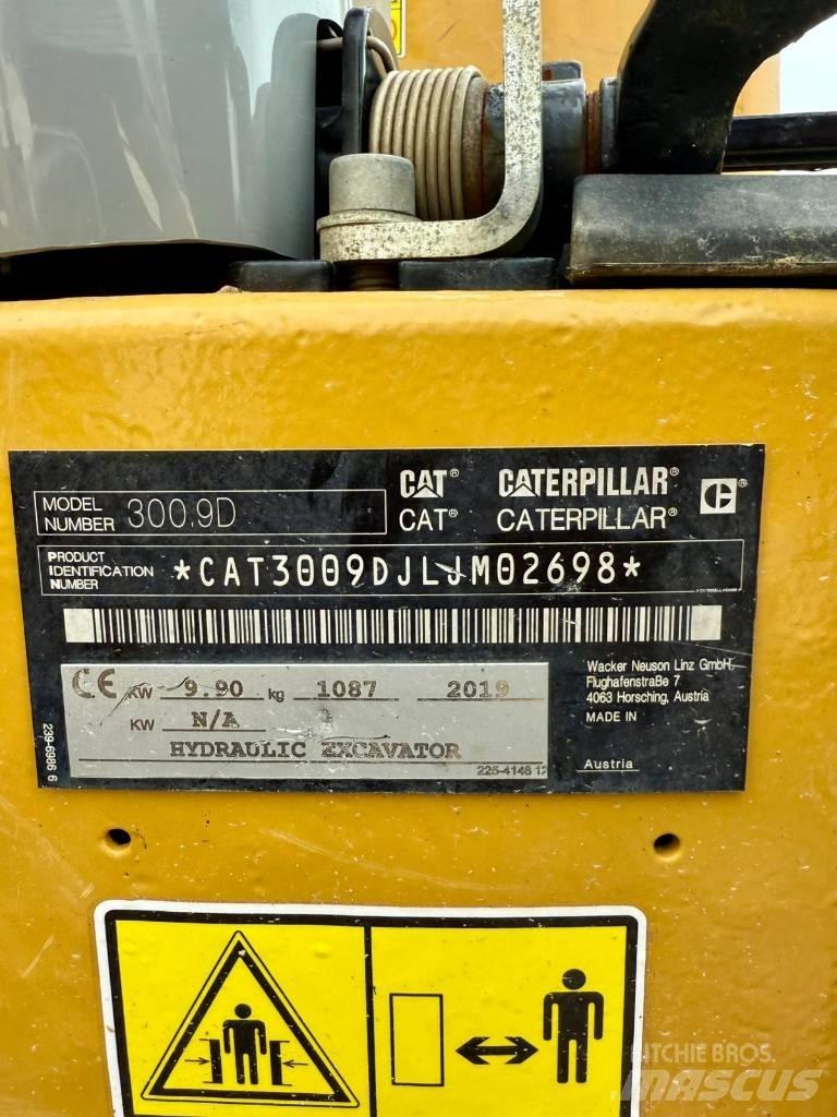 CAT 300.9 D حفارات صغيرة أقل من 7 طن (حفارات صغيرة)