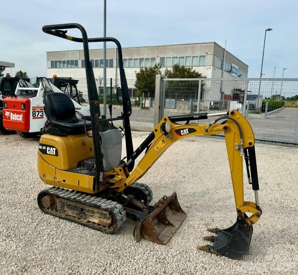 CAT 300.9 D حفارات صغيرة أقل من 7 طن (حفارات صغيرة)