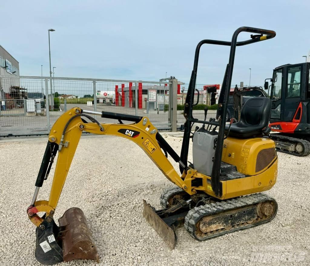 CAT 300.9 D حفارات صغيرة أقل من 7 طن (حفارات صغيرة)