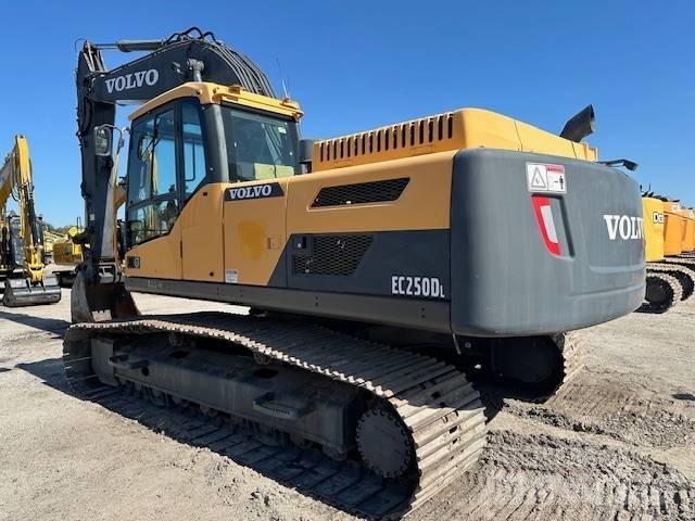 Volvo EC 250 D L حفارات زحافة