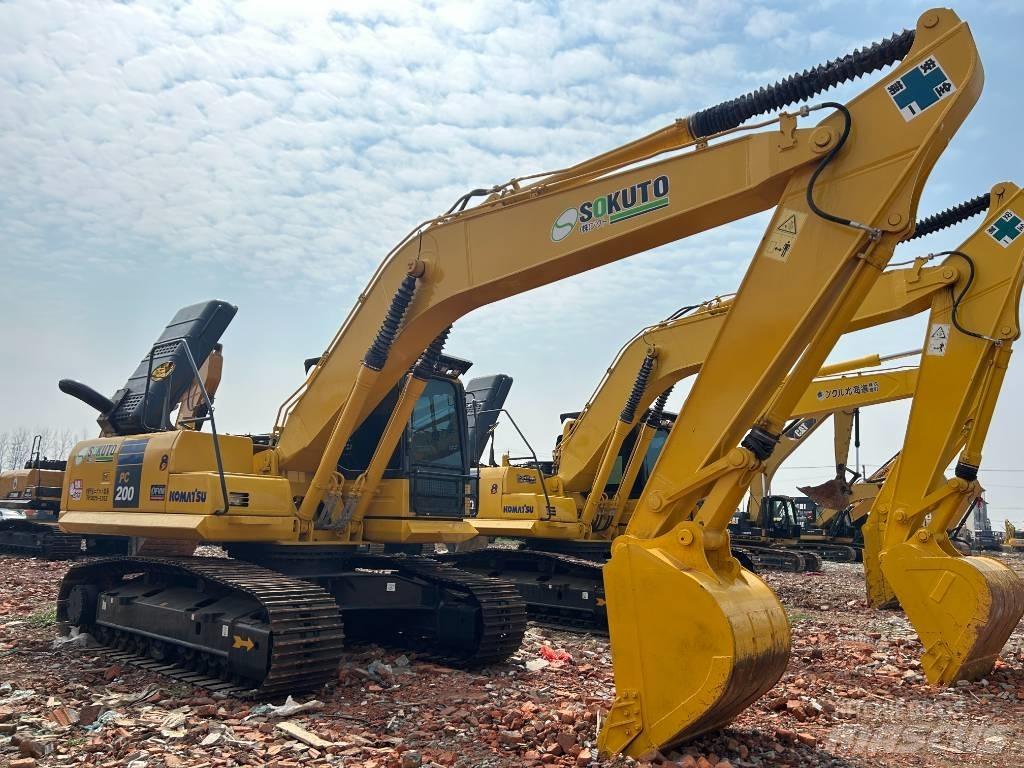 Komatsu PC 200-8 حفارات زحافة