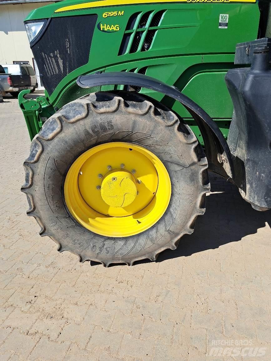 John Deere 6195M الجرارات