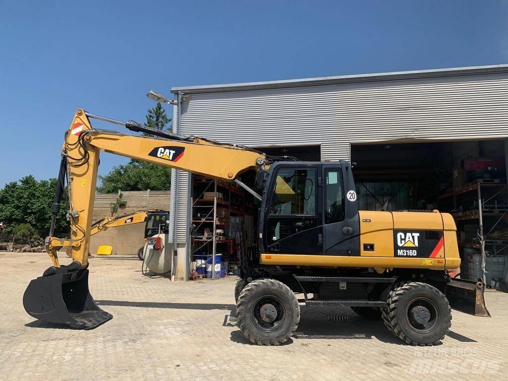 CAT M 316 D حفارات بعجل