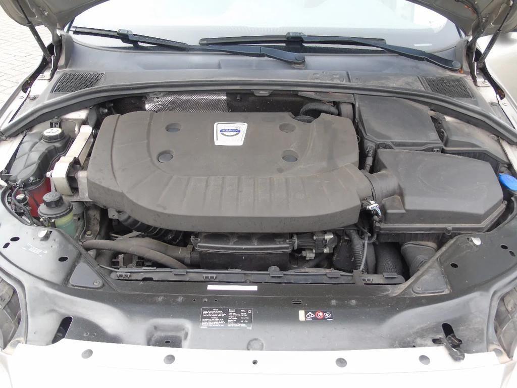 Volvo V70 + manual سيارات