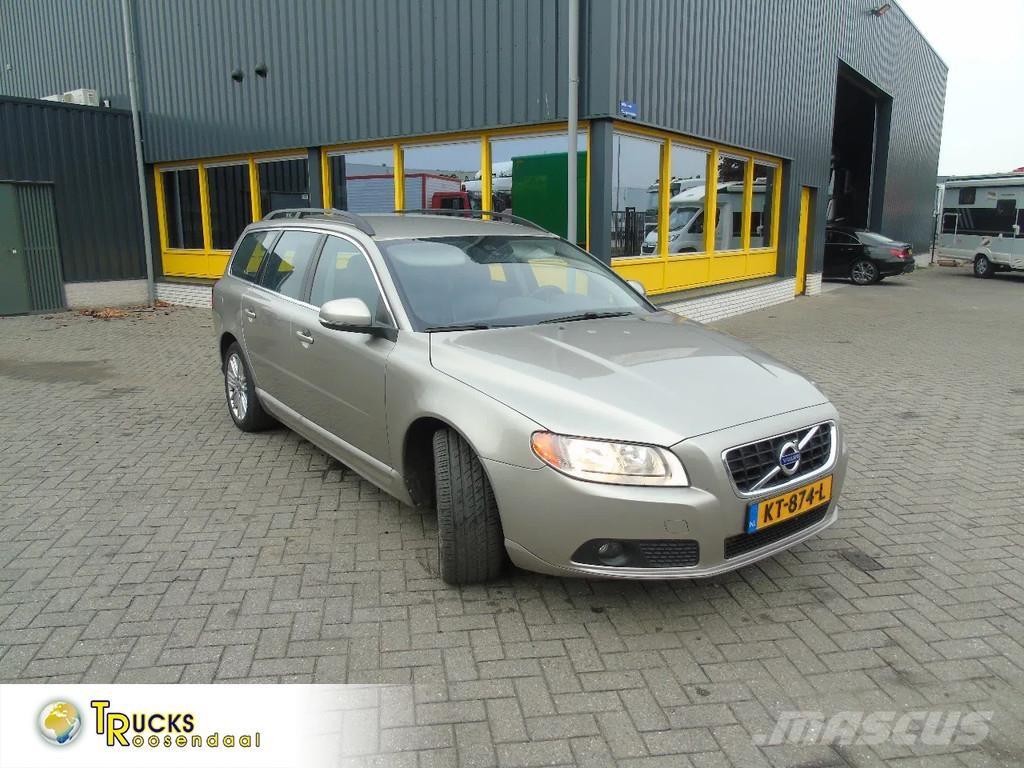 Volvo V70 + manual سيارات