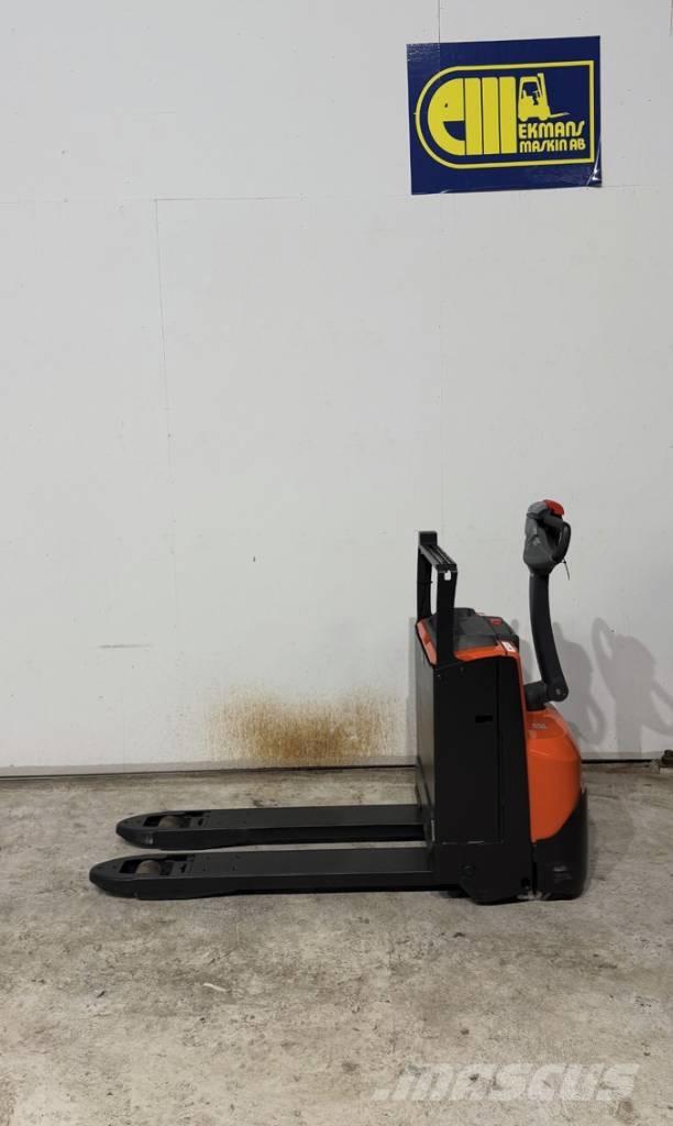 BT truck LWE 180 معدات الرفع منخفض المستوى