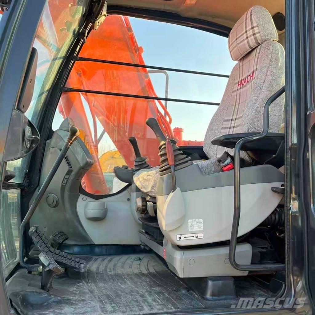 Hitachi ZX 130 حفارات وسط 7 طن - 12 طن
