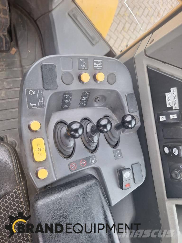 CAT 950M لوادر بعجل