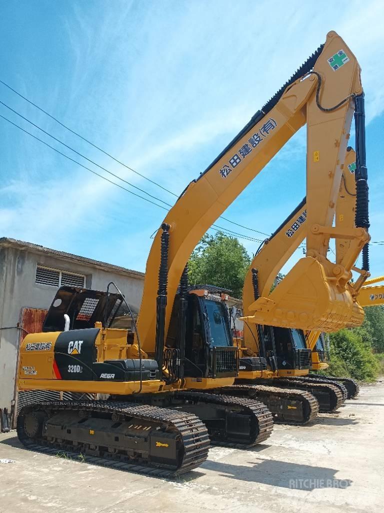 CAT 320 D2 حفارات زحافة