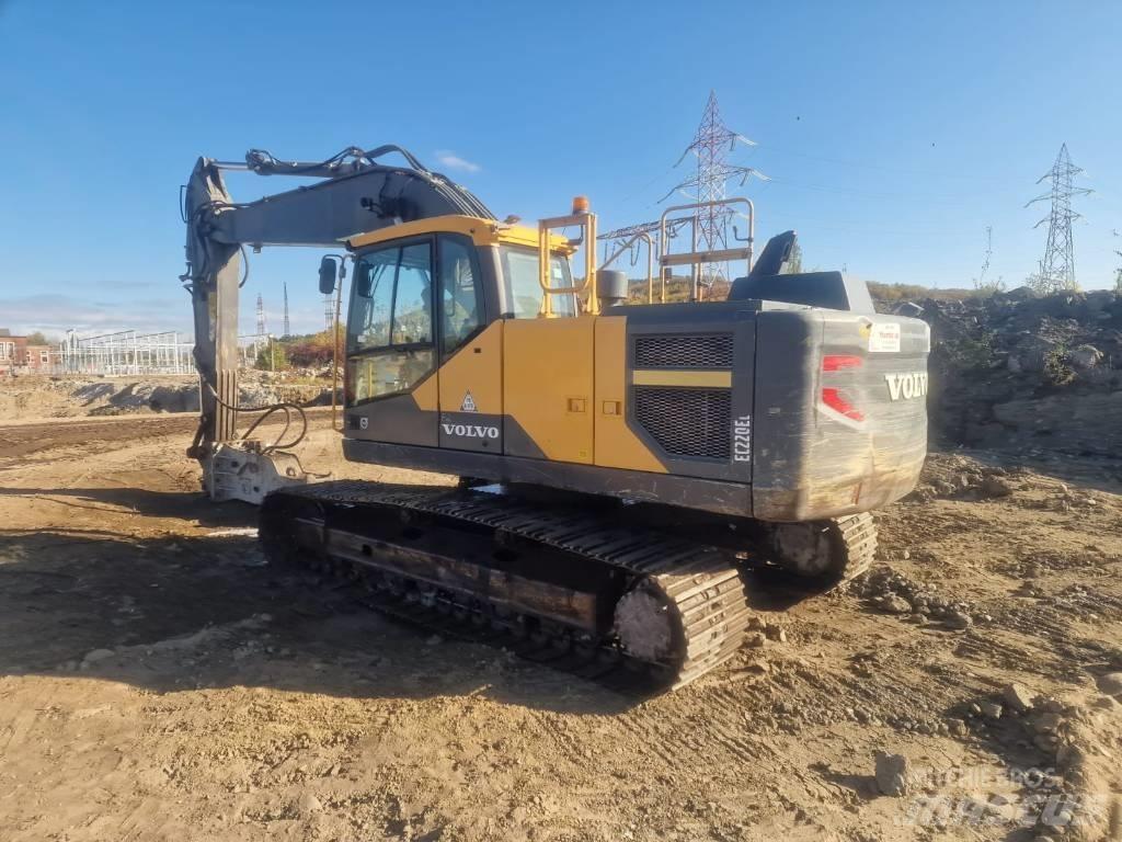Volvo EC 220 E حفارات زحافة
